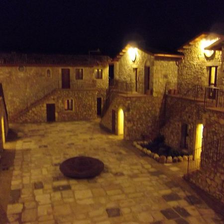 Hotel Il Feudo Dei Pierleoni Celano Exterior photo