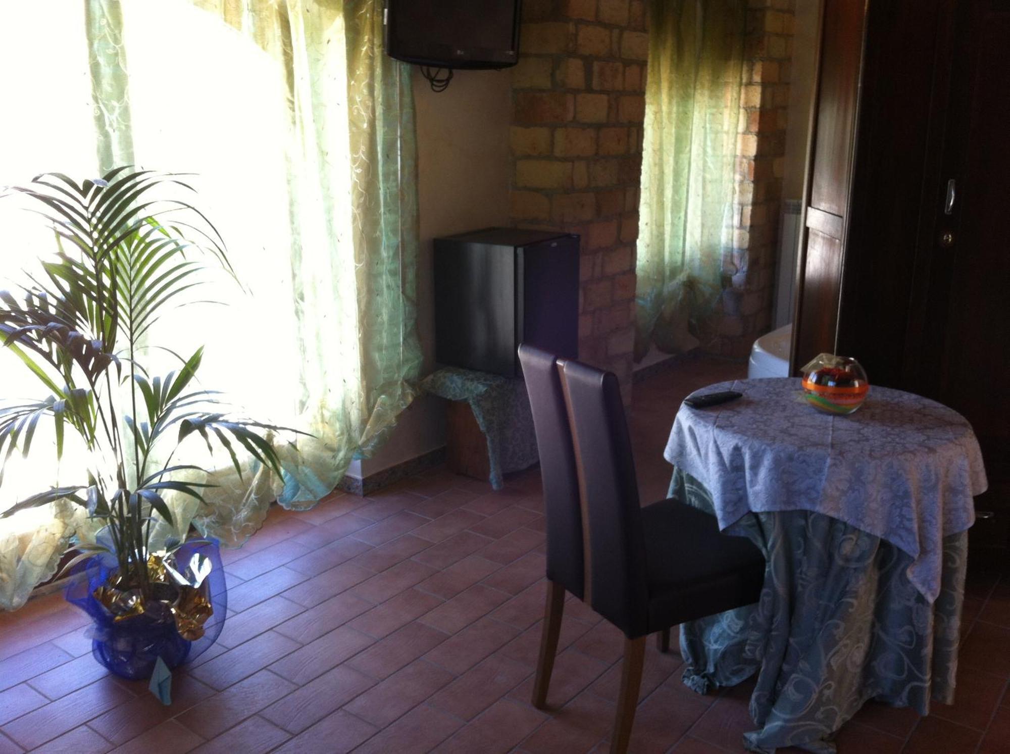 Hotel Il Feudo Dei Pierleoni Celano Room photo