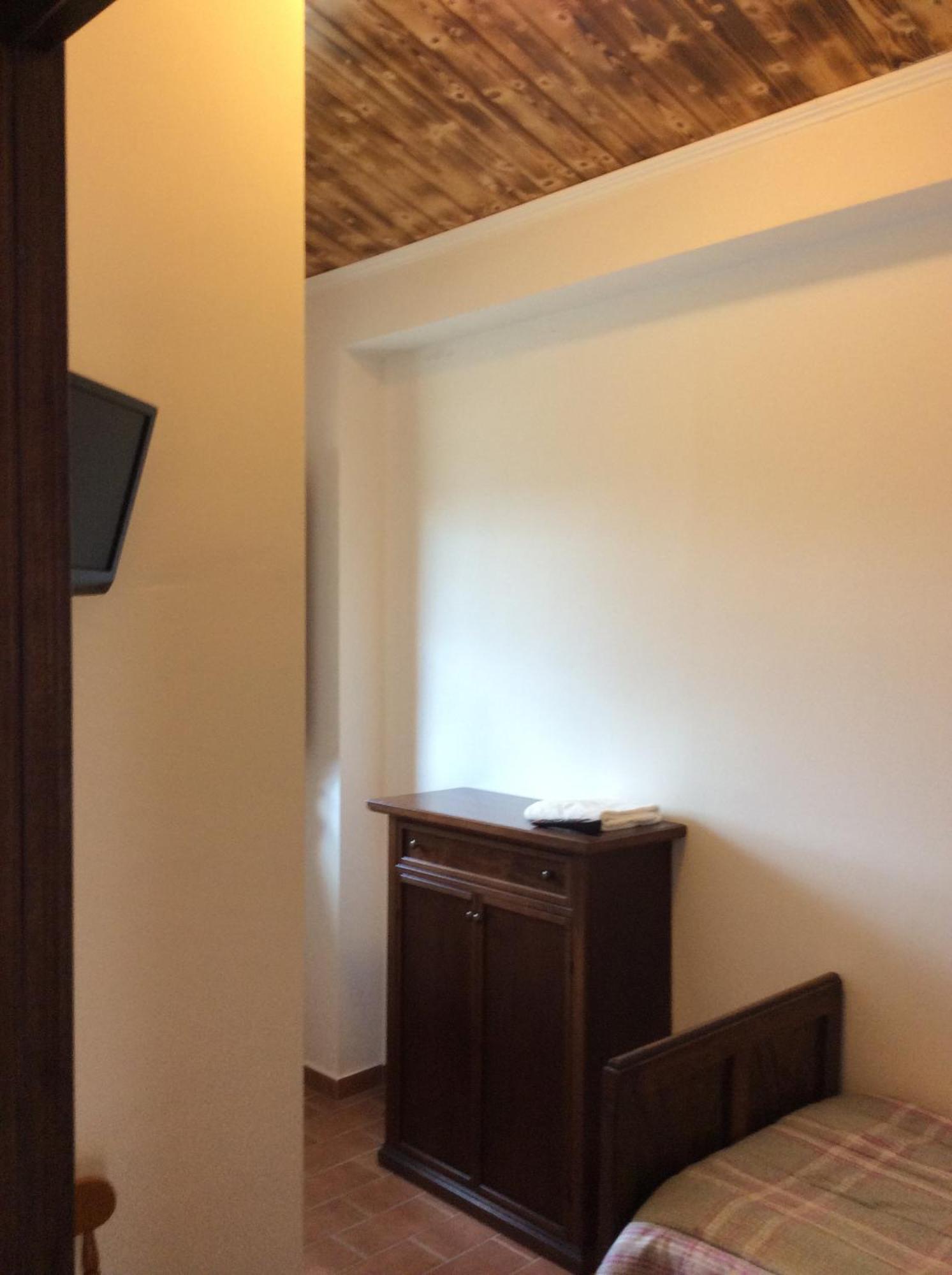 Hotel Il Feudo Dei Pierleoni Celano Room photo